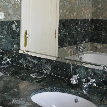 Terrace بيت ضيافة تافيرا