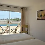 Terrace בית הארחה 4*